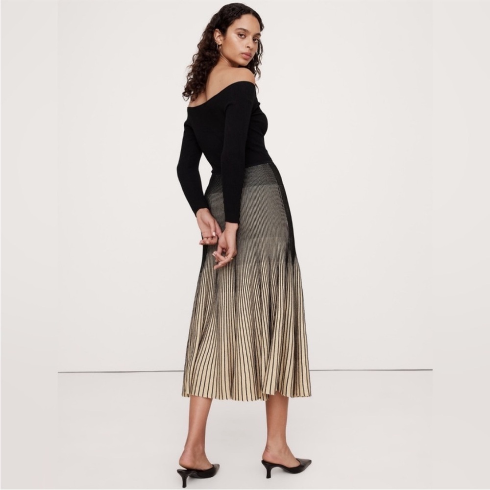 Off-Shoulder Black Top with Gradient Pleated Skirt Dress - Picture 2 of 3